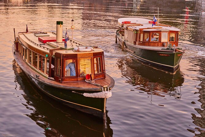 1 Hour Sight seeing Melbourne River Cruise on historic vessel - The upstream run to the MCG and Botanical Gardens