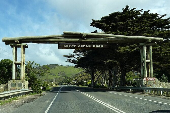 12 Apostles,Great Ocean Road Tour - hotel PICKUP & free entries - Why the reverse route matters at the Twelve Apostles