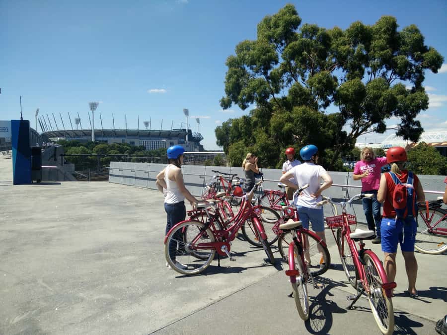 Classic Melbourne Bike tour - What the guides add to the ride