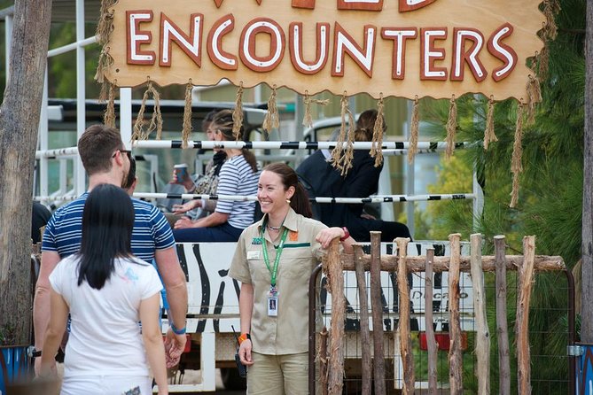 Deluxe Safari Adventure at Werribee Open Range Zoo - excl. entry - Giraffes, rhinos and zebras on the open plains