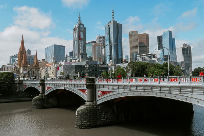 English Melbourne Walking Tour - Flinders Street Station and Hosier Lane
