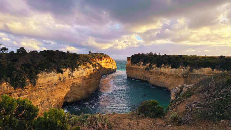 From Melbourne: 12 Apostles & Great Ocean Road Private Tour - Split Point Lighthouse and the first coastal views