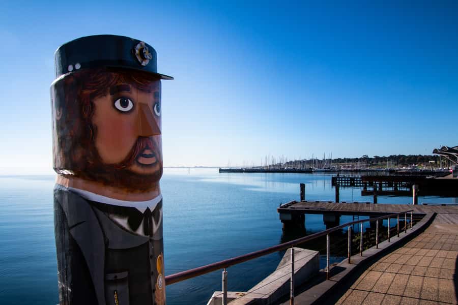 From Melbourne: Bay Sightseeing and Ferry Ride with Lunch - Narana combines Aboriginal art with native wildlife
