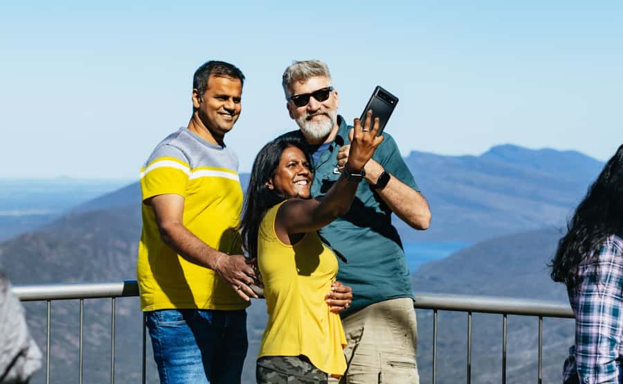From Melbourne: Grampians National Park Group Tour - The Grand Canyon walk and sandstone walls