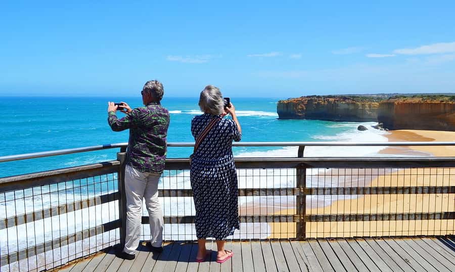 From Melbourne: Great Ocean Road Day Trip with Dinner - Loch Ard Gorge gives the coast a human story