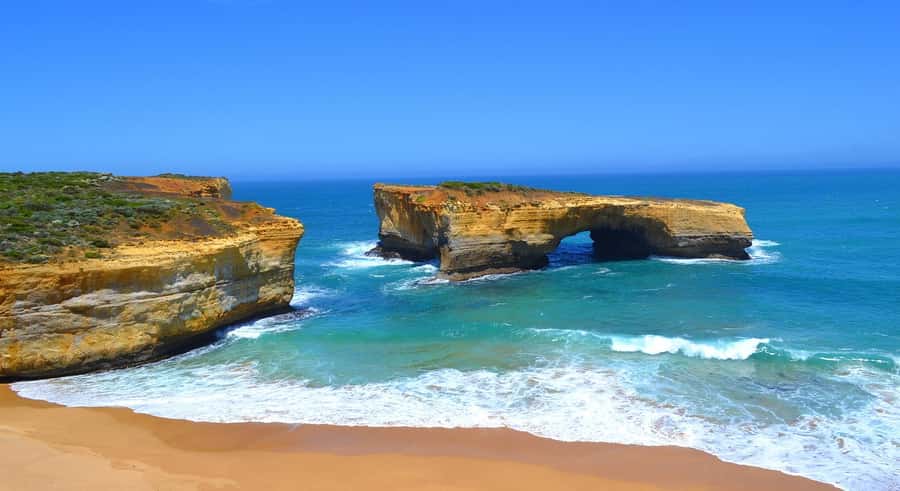 From Melbourne: Great Ocean Road Day Trip with Dinner - Memorial Arch and the return along the road