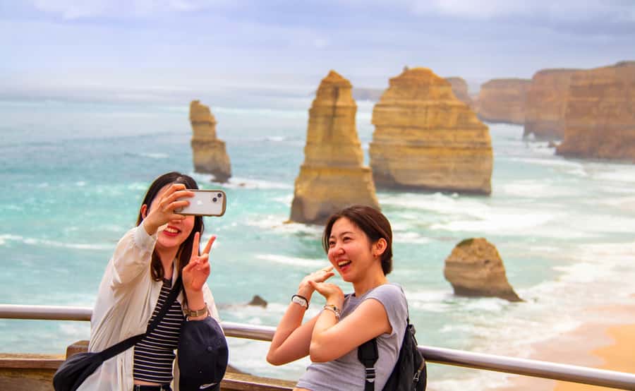 From Melbourne: Great Ocean Road Full-Day Guided Trip - Apollo Bay is the main meal break