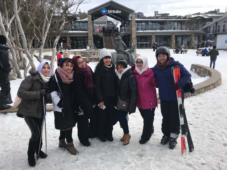 From Melbourne: Mt Buller Snow Day Small Group Boutique Tour - Arriving at Horse Hill and sorting out snow activities