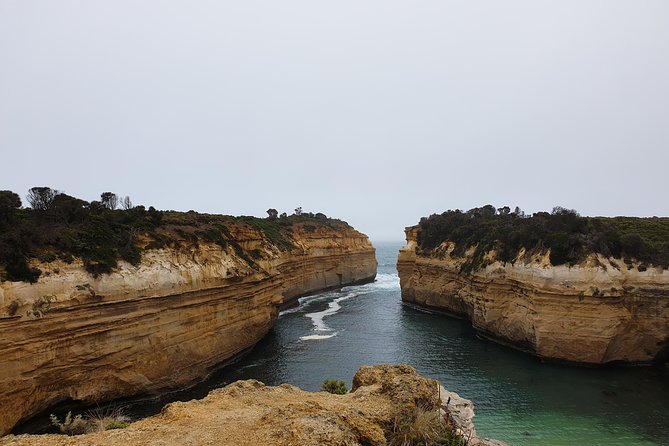 Great Ocean Road 12 Apostles kangaroo, koala and chocolate tour - Memorial Arch and the story behind the road