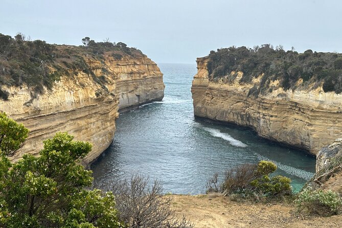 Great Ocean Road 12 apostles PRIVATE Luxury Tour 5 PAX all incl. - Loch Ard Gorge brings the coast’s history closer
