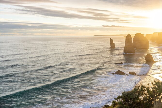 Great Ocean Road Reverse Tour with Iconic Stops & Wildlife - Guides, commentary, and the coach experience