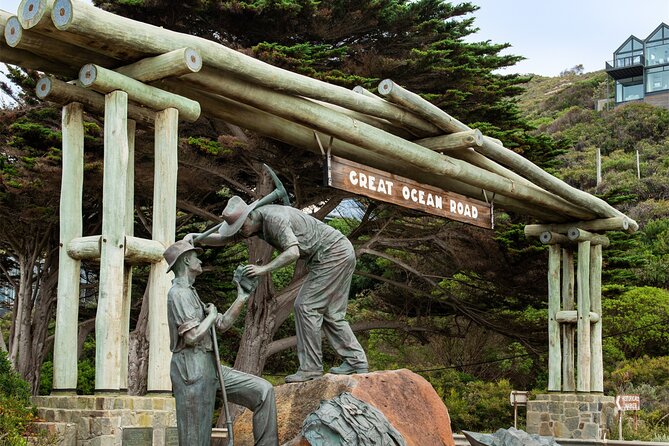 Great Ocean Road Reverse Tour with Iconic Stops & Wildlife - From Melbourne pickups to the first coastal cliffs