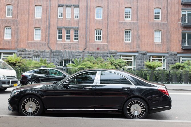 Luxury Airport Transfer to Melbourne CBD - Finding your chauffeur after landing