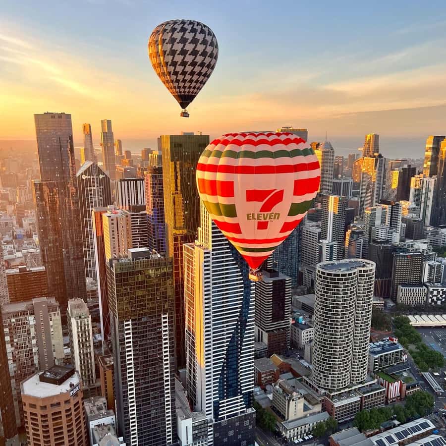 Melbourne: 1-Hour Hot Air Balloon Flight at Sunrise - Helping the crew inflate the balloon