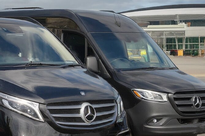Melbourne Airport to City/CBD Private transfers 4 or more - A good choice for families with luggage