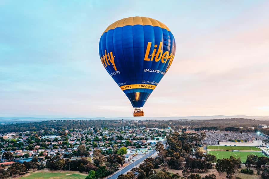 Melbourne: Balloon Flight at Sunrise - One Hour Over the CBD, MCG, and Yarra River