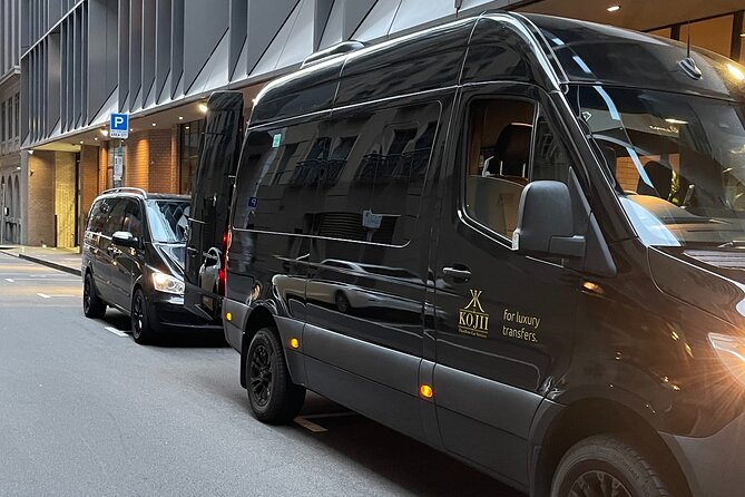 Melbourne CBD to MEL Airport Private Transfer 4 or more - A direct ride of about 35 to 45 minutes