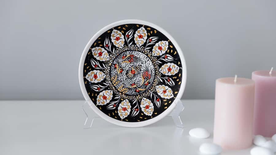 Melbourne: Ceramic Plates & Bowls Paint and Sip Classes - Starting with a blank ceramic plate or bowl