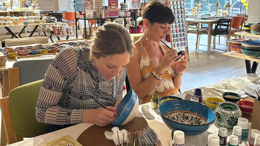 Melbourne: Ceramic Plates & Bowls Paint and Sip Classes - A 150-minute workshop with room to relax