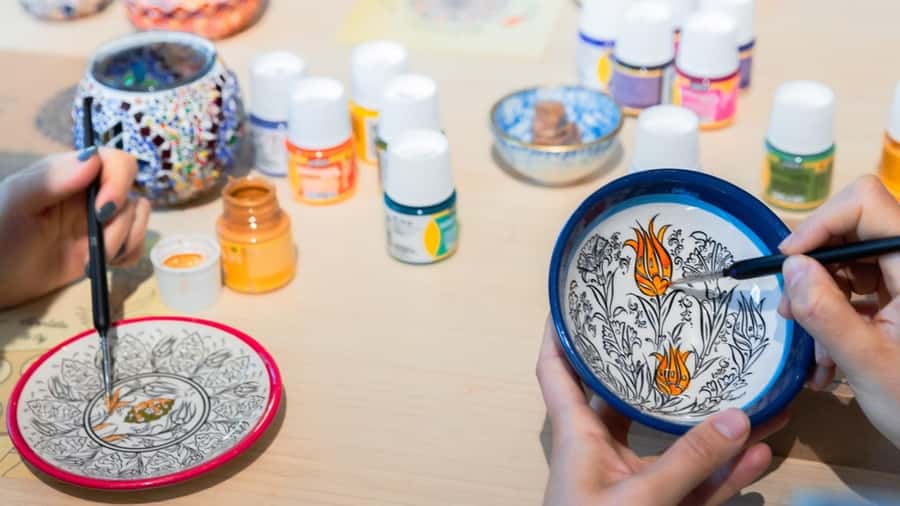 Melbourne: Ceramic Plates & Bowls Paint and Sip Classes - Learning techniques without needing art training