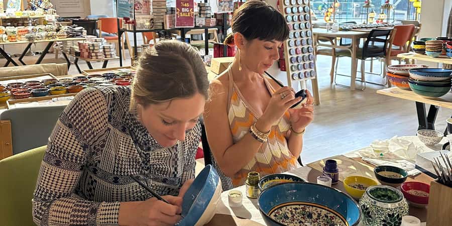 Melbourne: Ceramic Plates & Bowls Paint and Sip Classes - Who should book this class