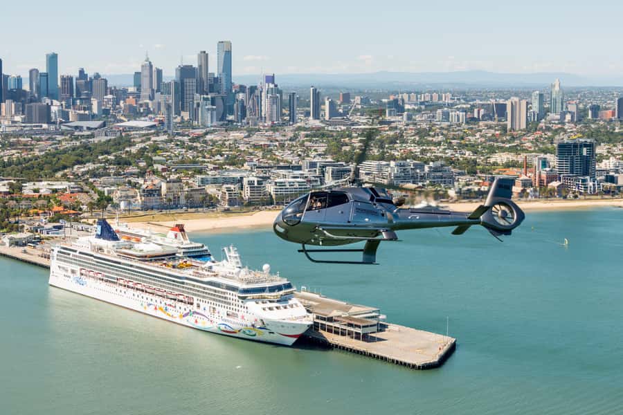 Melbourne: City and Bayside Helicopter Tour - From Royal Melbourne Golf Course to Sandringham