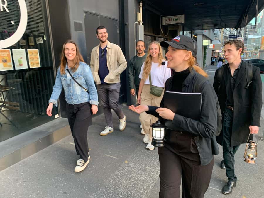 Melbourne: City Highlights Guided Walking Crime Tour - What the guides add to the experience