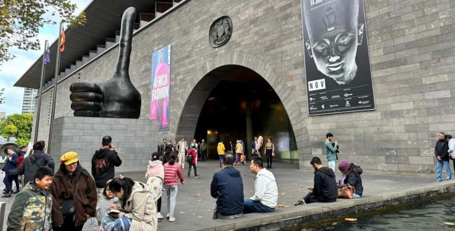 Melbourne City Surrounding Sightseeing Tour - St Kilda: sea air and a relaxed finish