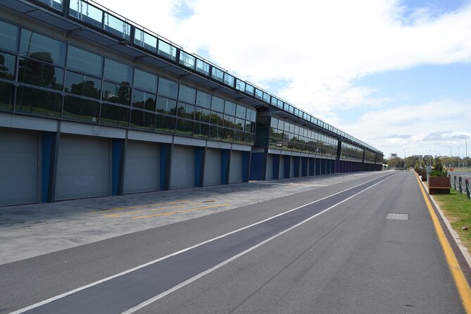 Melbourne Drive by Day - Private Tour - Driving the Melbourne Grand Prix circuit