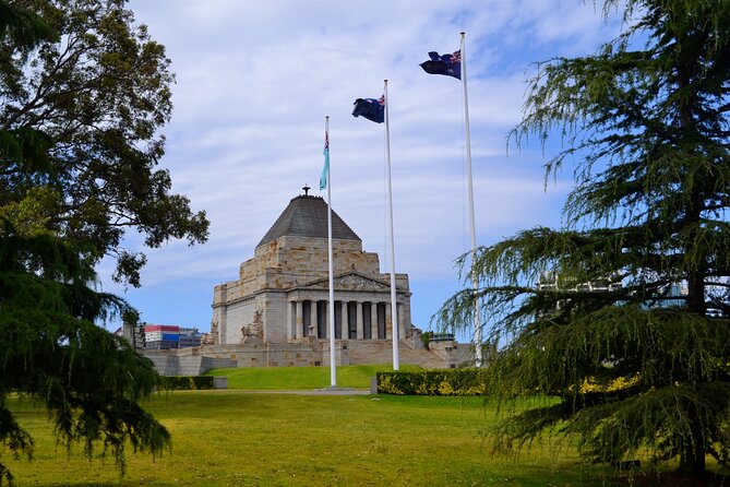 Melbourne Drive by Day - Private Tour - The Shrine of Remembrance in 15 minutes