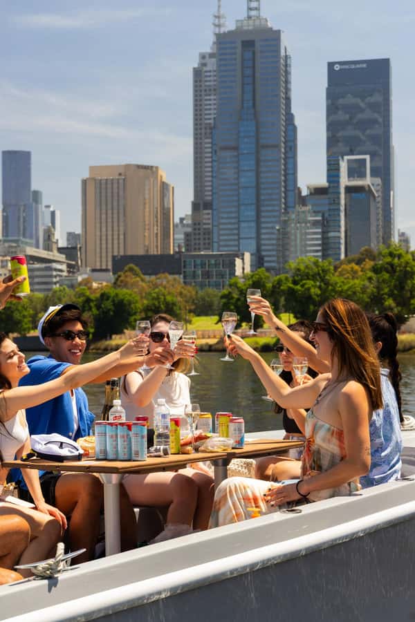 Melbourne: Electric Picnic Boat Rental on the Yarra River - Turning the boat into a picnic outing