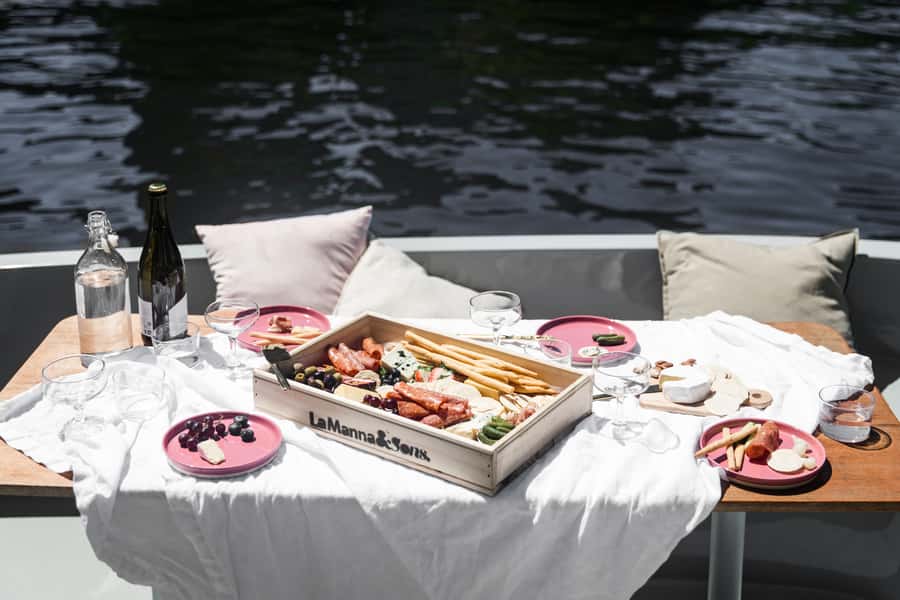 Melbourne: Electric Picnic Boat Rental on the Yarra River - Booking advice for a smoother ride