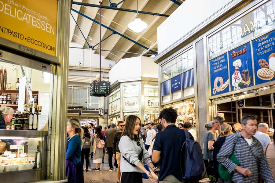 Melbourne Flavors: Queen Victoria Market Food Tour - How the small group affects the experience
