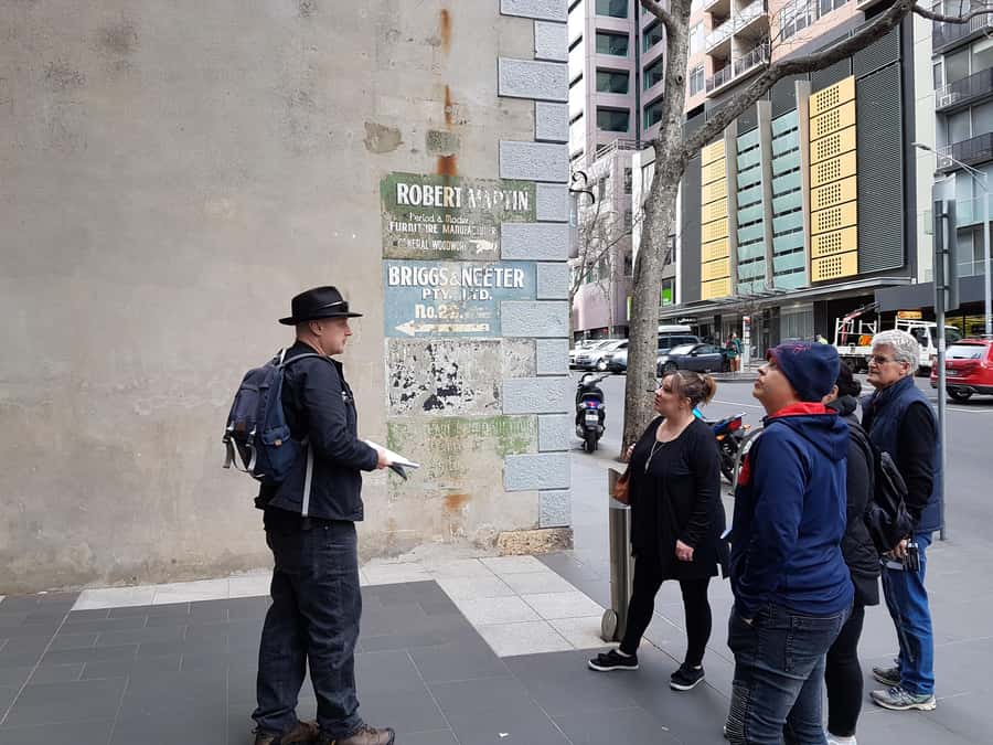 Melbourne: Gangsters, Brothels and Lolly Shops Tour - Why the guide makes the difference