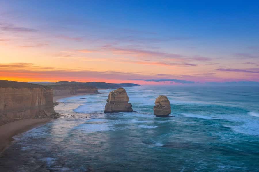 Melbourne: Great Ocean Road Day Tour with kangaroos & koalas - Searching for kangaroos near Anglesea