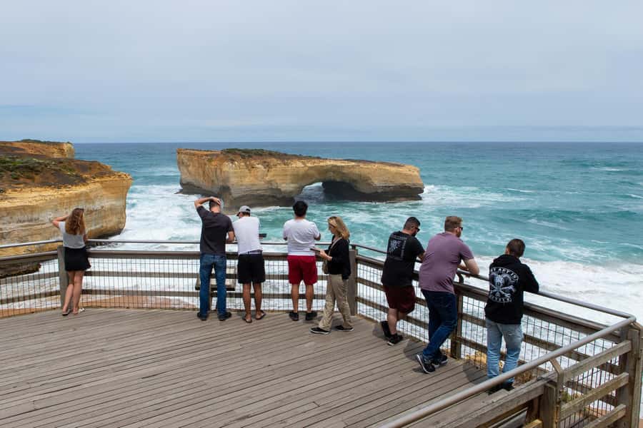Melbourne: Great Ocean Road Extended–Top Stops&London Bridge - Memorial Arch marks the start of the famous road