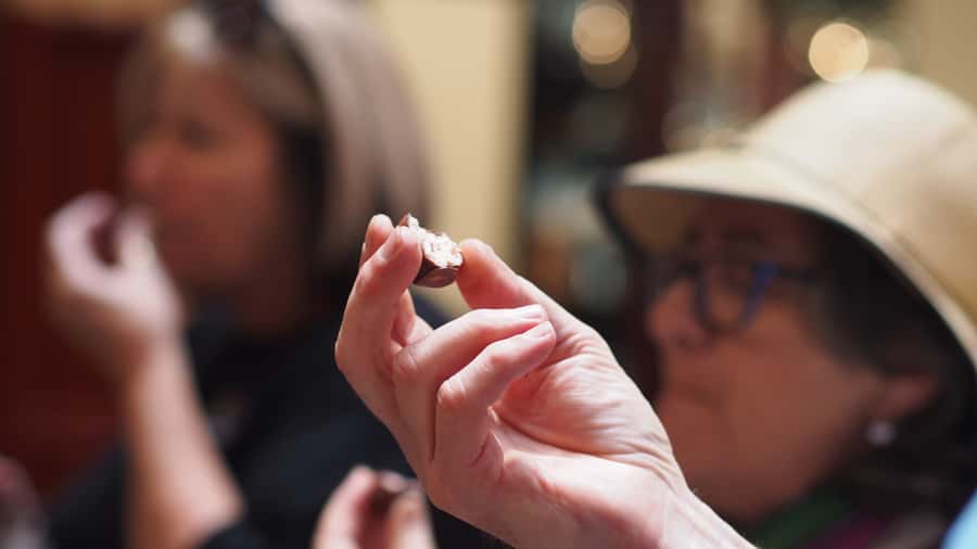 Melbourne: Guided Chocolate Walking Tour of the city - Learning the right way to taste chocolate