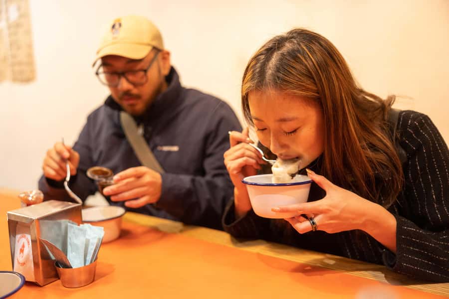 Melbourne: Guided Night-Time Food Walking Tour - Chinatown and the first tastes of Melbourne