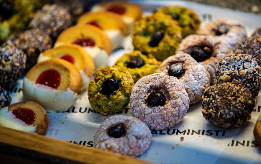 Melbourne: Guided Walking and Foodie Tour - Four food stops, four different stories