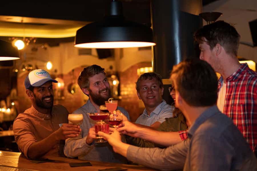 Melbourne: Laneway Bar Tour Where Locals Drink - Meeting at Gordon Reserve with a blue umbrella