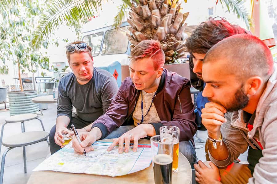 Melbourne: Laneway Bar Tour Where Locals Drink - Guides who turn a pub crawl into a city lesson