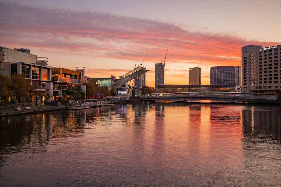 Melbourne: Luxury Sunset Cruise on Yarra River - A sunset start from Southbank