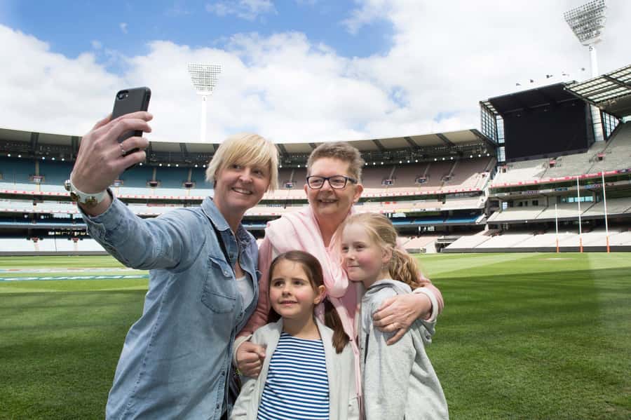 Melbourne: Melbourne Cricket Grounds (MCG) Guided Tour - The MCC Long Room and member facilities