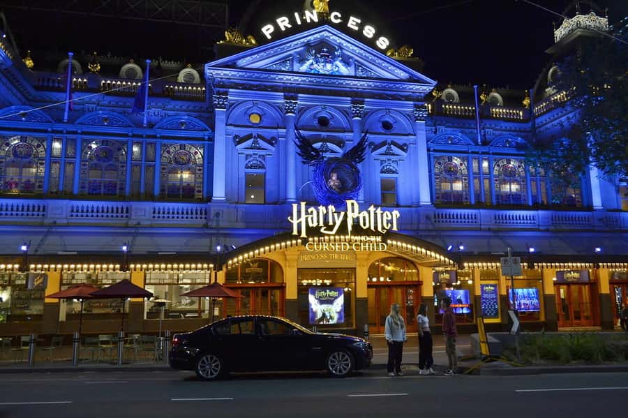 Melbourne: Nighttime Private City Tour with Transfer & Stops - Key points at a glance