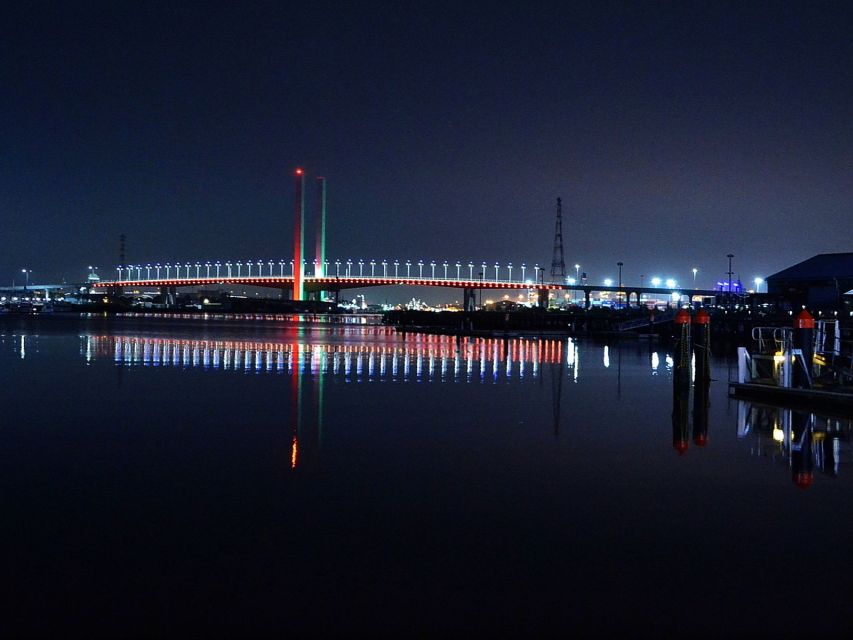 Melbourne: Nighttime Private City Tour with Transfer & Stops - The Yarra River at night