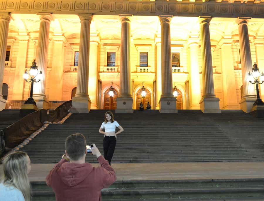 Melbourne: Nighttime Private City Tour with Transfer & Stops - East Melbourne and the Princess Theatre