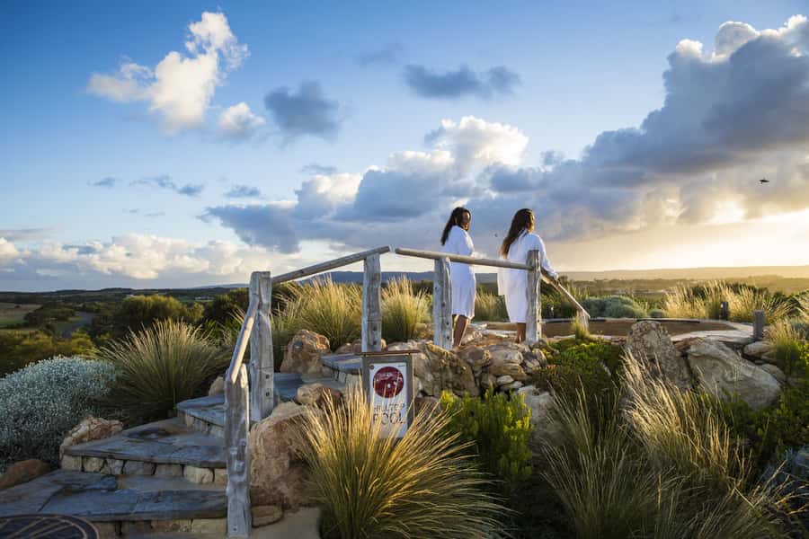 Melbourne: Peninsula Hot Springs Early Bathing & Scenic Tour - The bathing experience in warm and cool weather