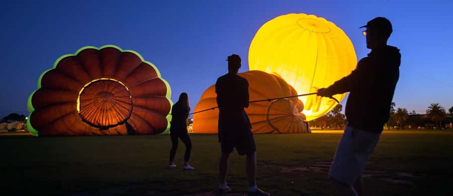 Melbourne Premium Balloon Flight 5-Star Champagne Breakfast - Seeing Melbourne before the city wakes