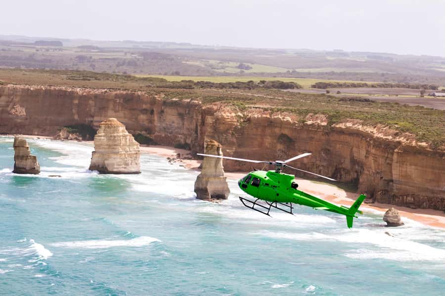Melbourne: Private Helicopter Flight to the 12 Apostles - Reading the Coast from Above