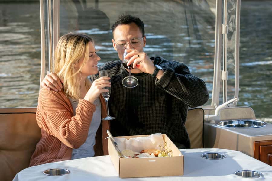 Melbourne: Private Yarra River Cruise w/ Cheese & Wine - A quiet way to see Melbourne from the Yarra